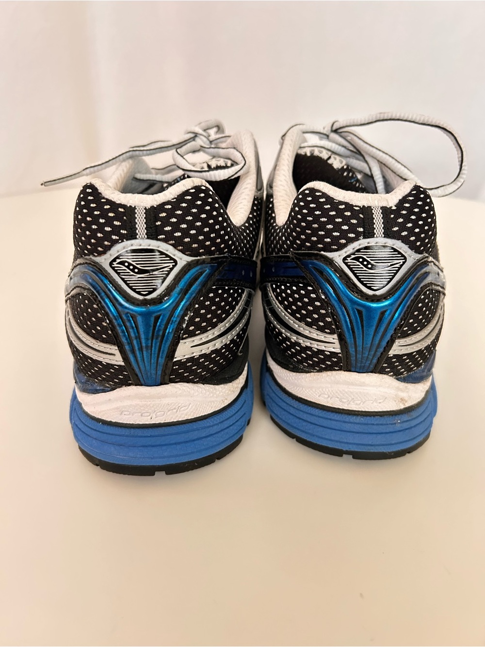 Saucony Men’s White, Black and Blue Running Sneakers - Picture 4 of 9